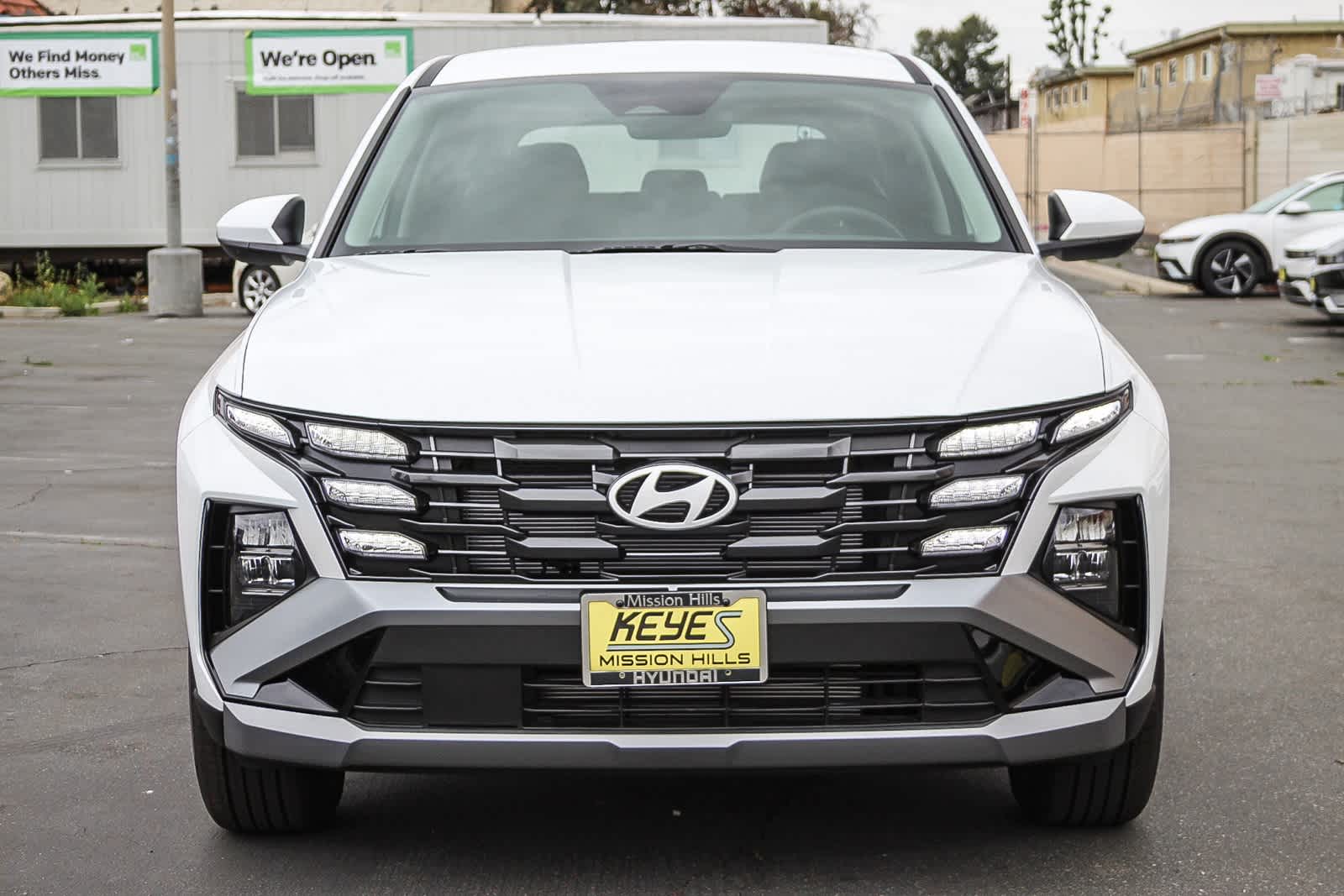 2025 Hyundai Tucson SE photo 2