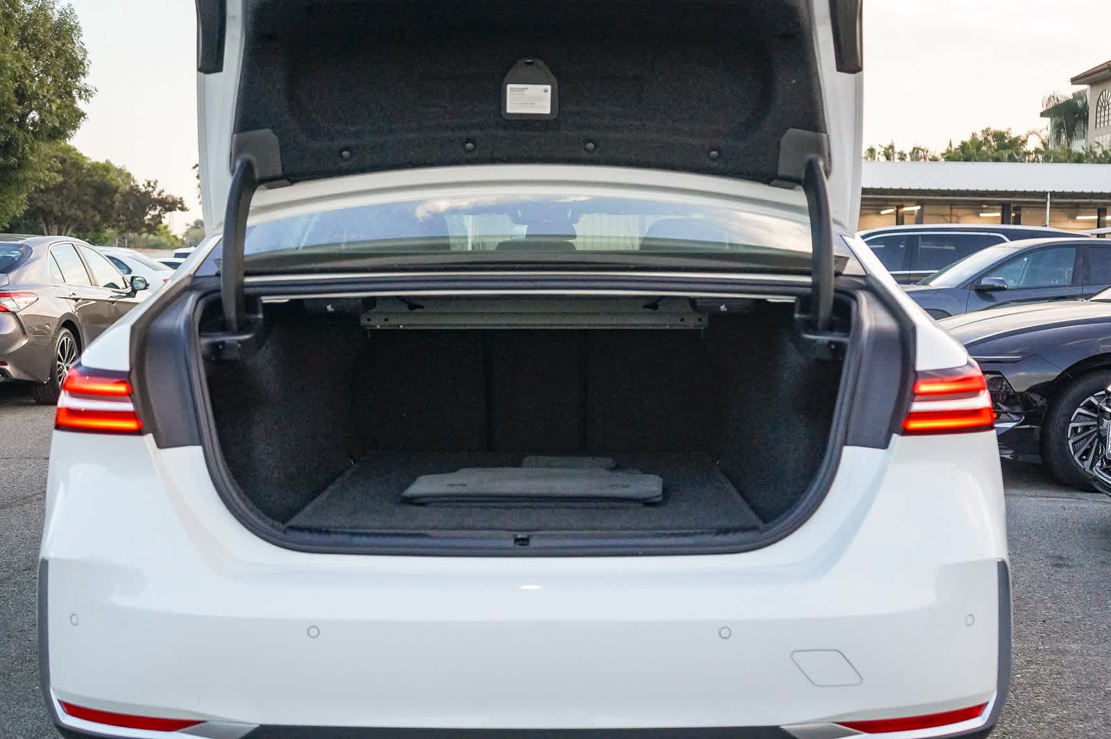 Thumbnail: 2024 BMW 5 Series - 27