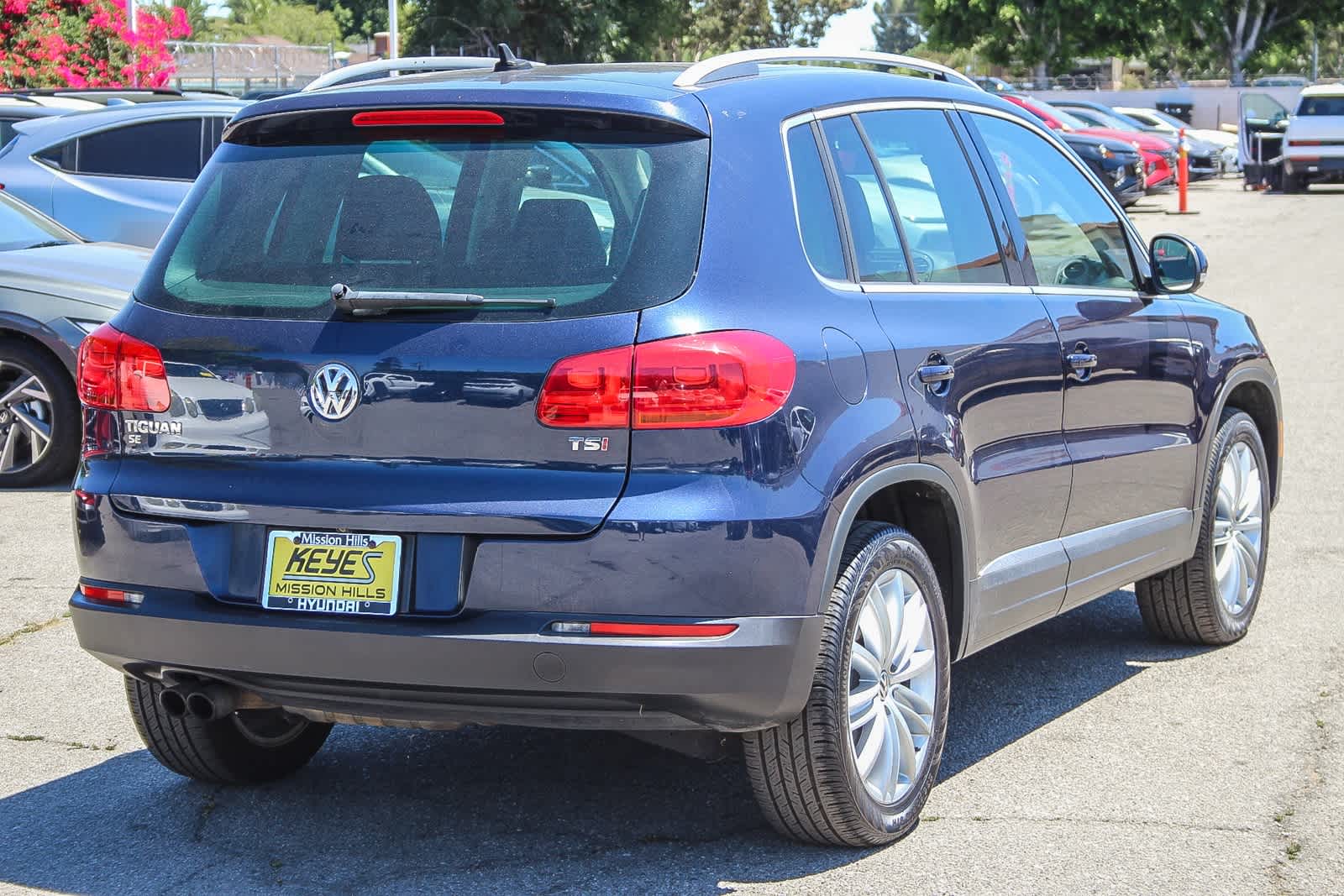 Thumbnail: 2016 Volkswagen Tiguan - 4