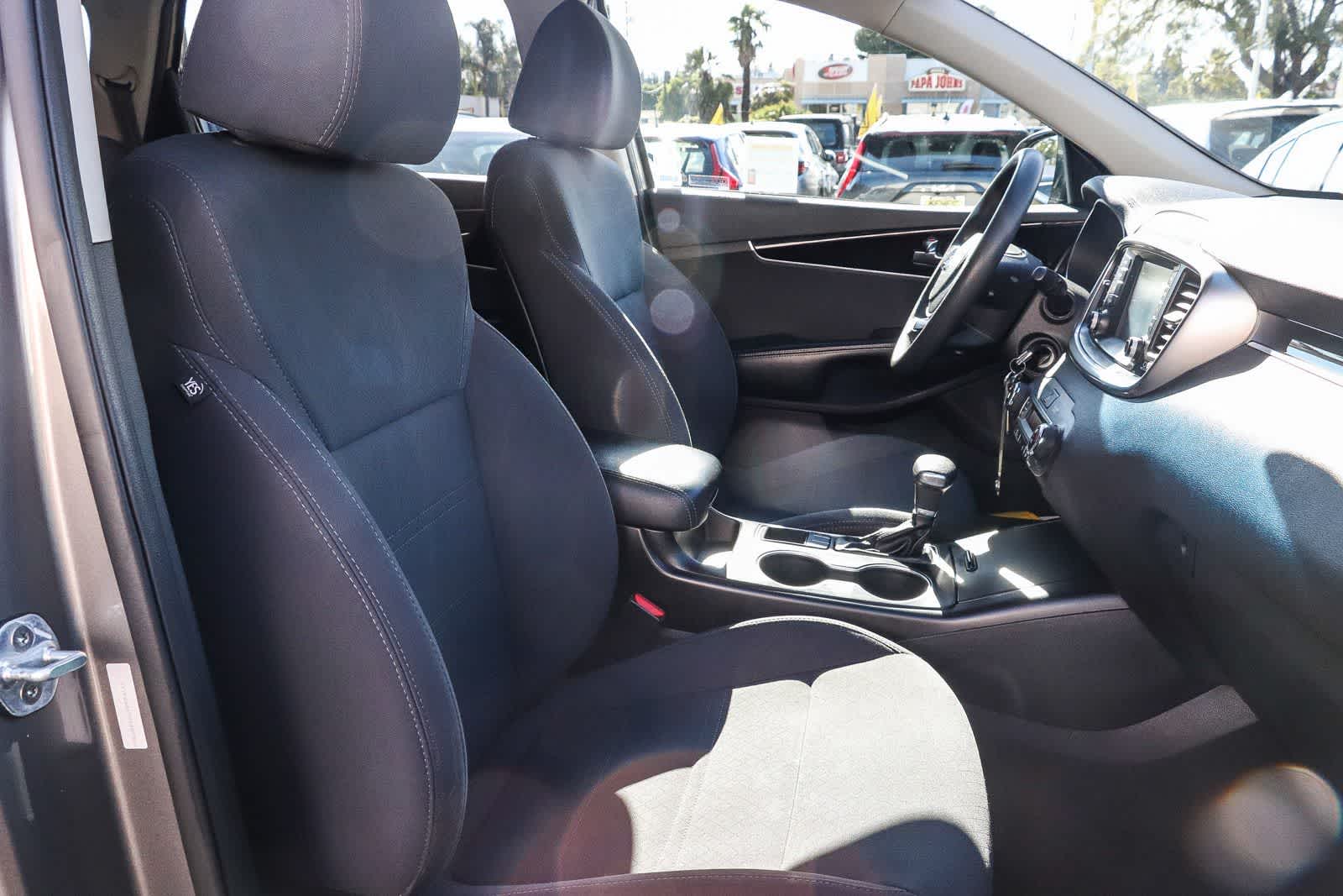 Thumbnail: 2019 Kia Sorento - 16