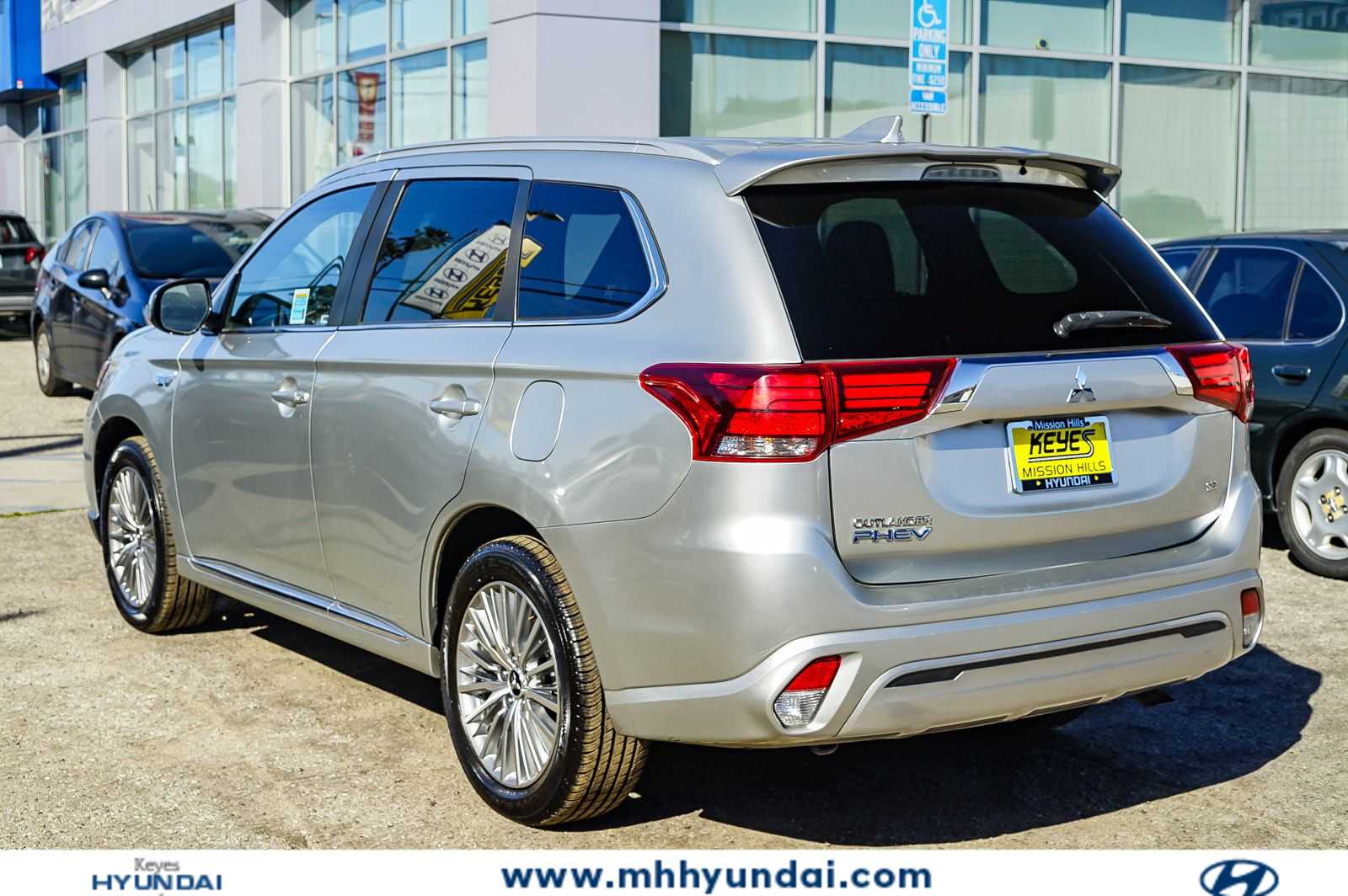 Thumbnail: 2022 Mitsubishi Outlander - 2
