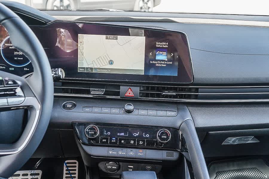 Thumbnail: 2025 Hyundai Elantra - 15