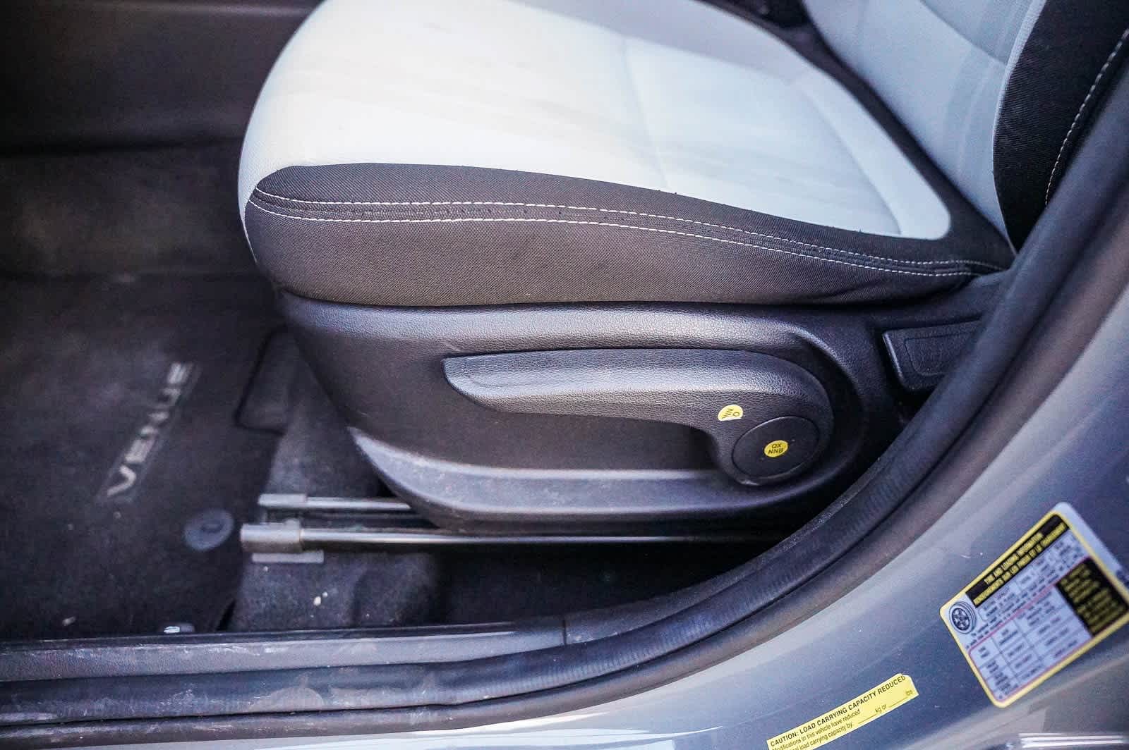 Thumbnail: 2022 Hyundai Venue - 20