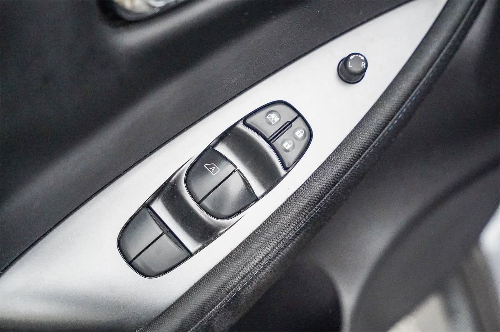 Thumbnail: 2022 Nissan Leaf - 19