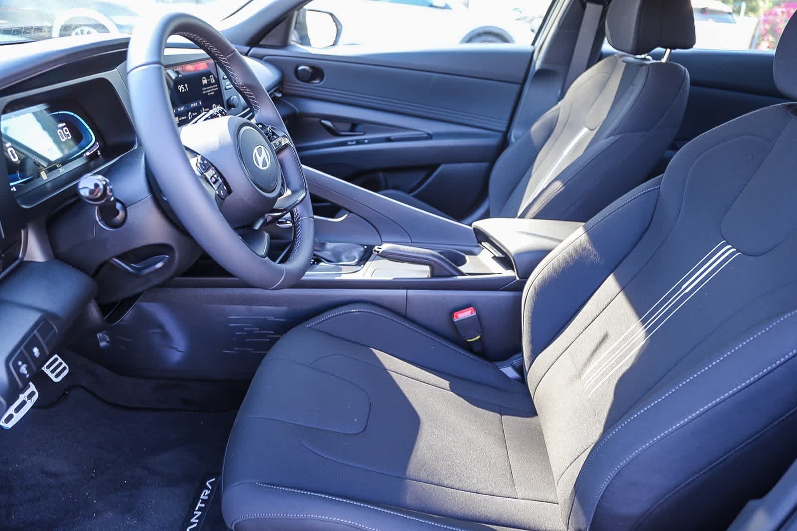 Thumbnail: 2025 Hyundai Elantra - 19