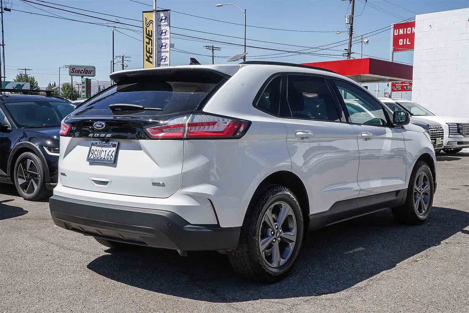 Thumbnail: 2023 Ford Edge - 4