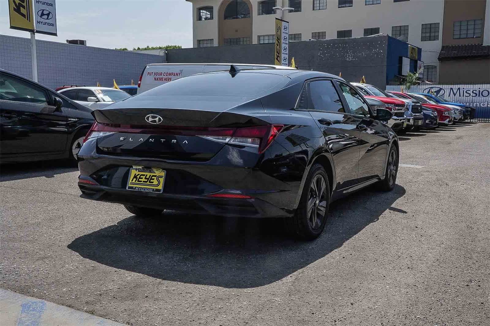 Thumbnail: 2022 Hyundai Elantra - 4