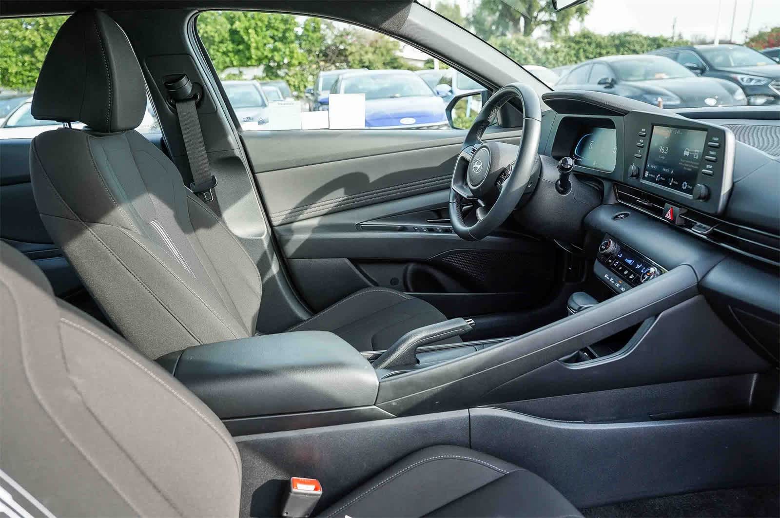 Thumbnail: 2025 Hyundai Elantra - 16