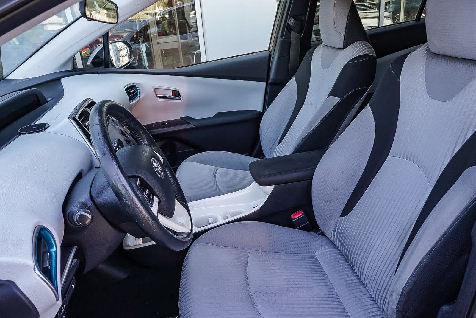 Thumbnail: 2016 Toyota Prius - 23