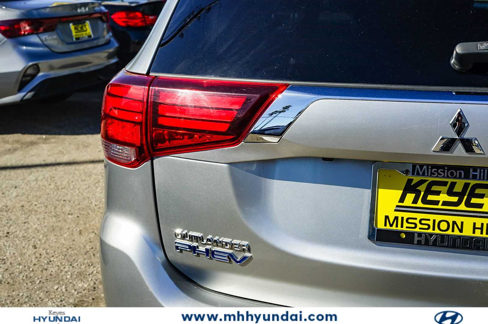 Thumbnail: 2022 Mitsubishi Outlander - 10