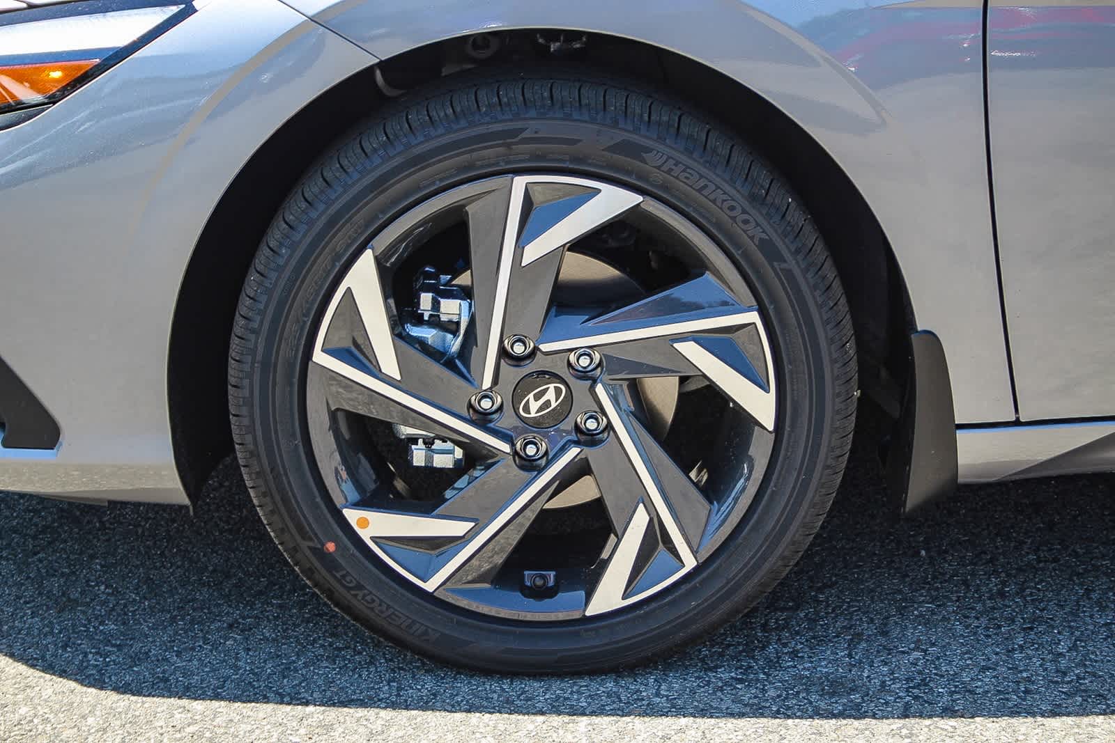 2025 Hyundai Elantra Sport 9
