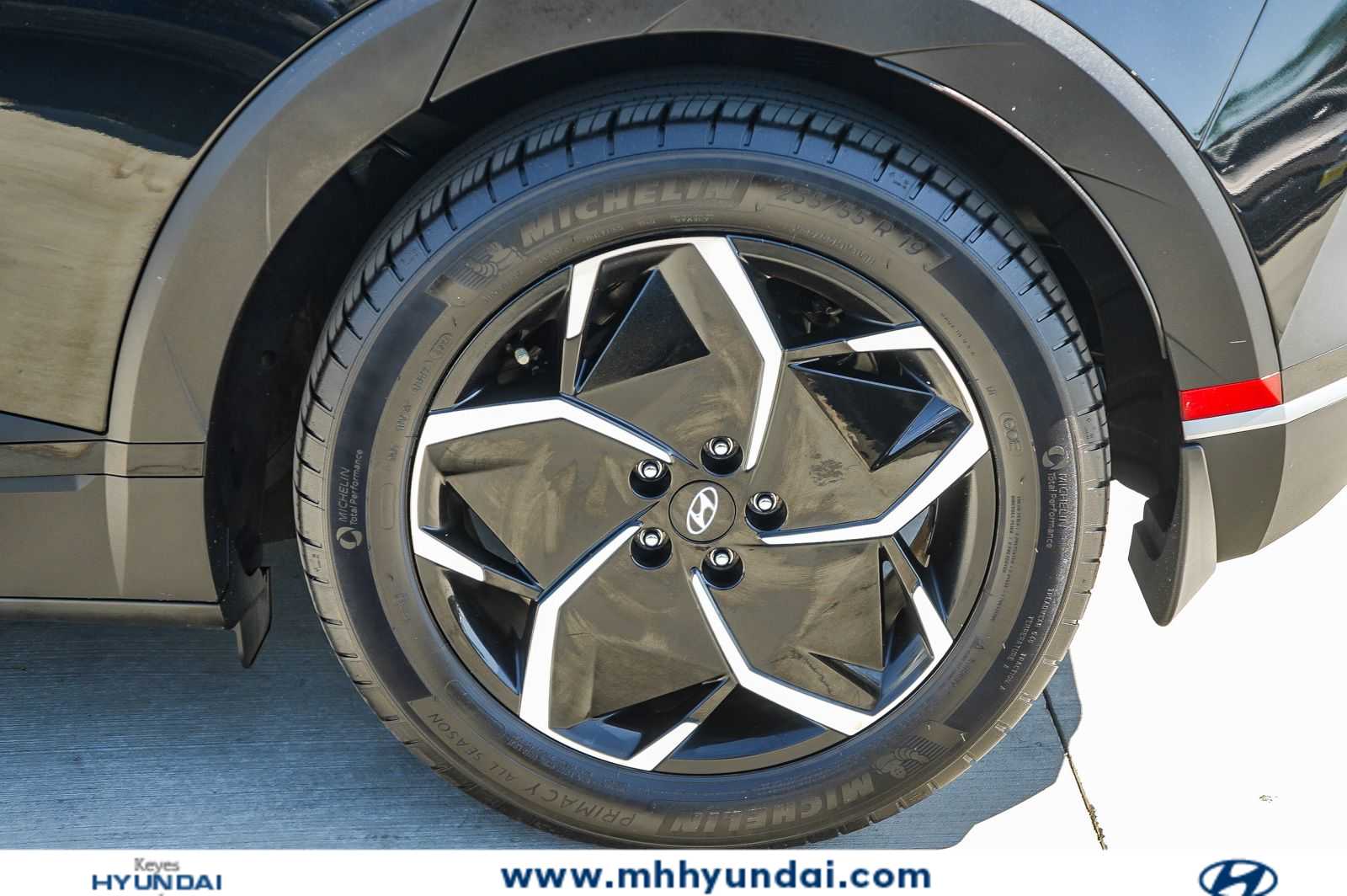 Thumbnail: 2023 Hyundai Ioniq 5 - 10