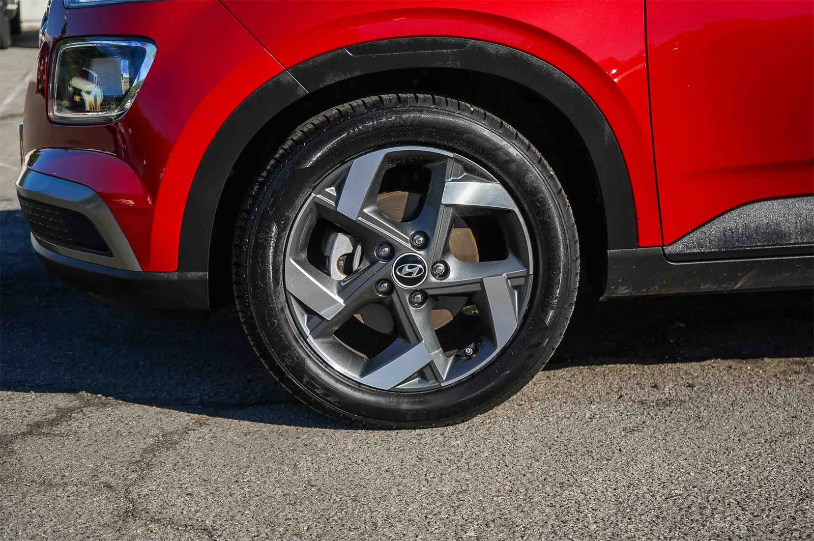 Thumbnail: 2023 Hyundai Venue - 9