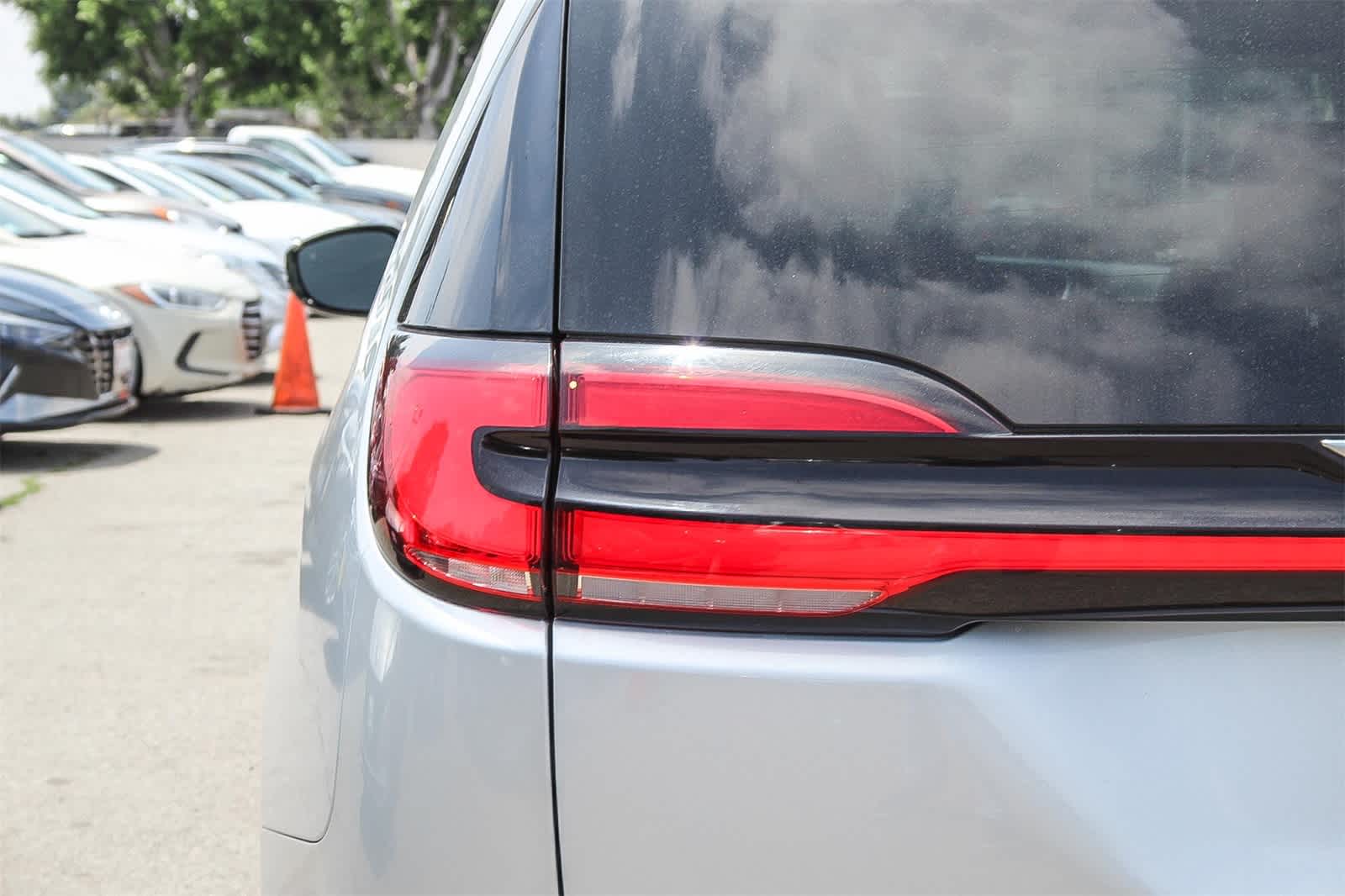 Thumbnail: 2023 Chrysler Pacifica - 7