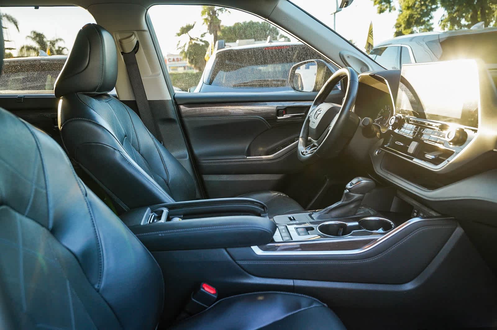 Thumbnail: 2022 Toyota Highlander - 16