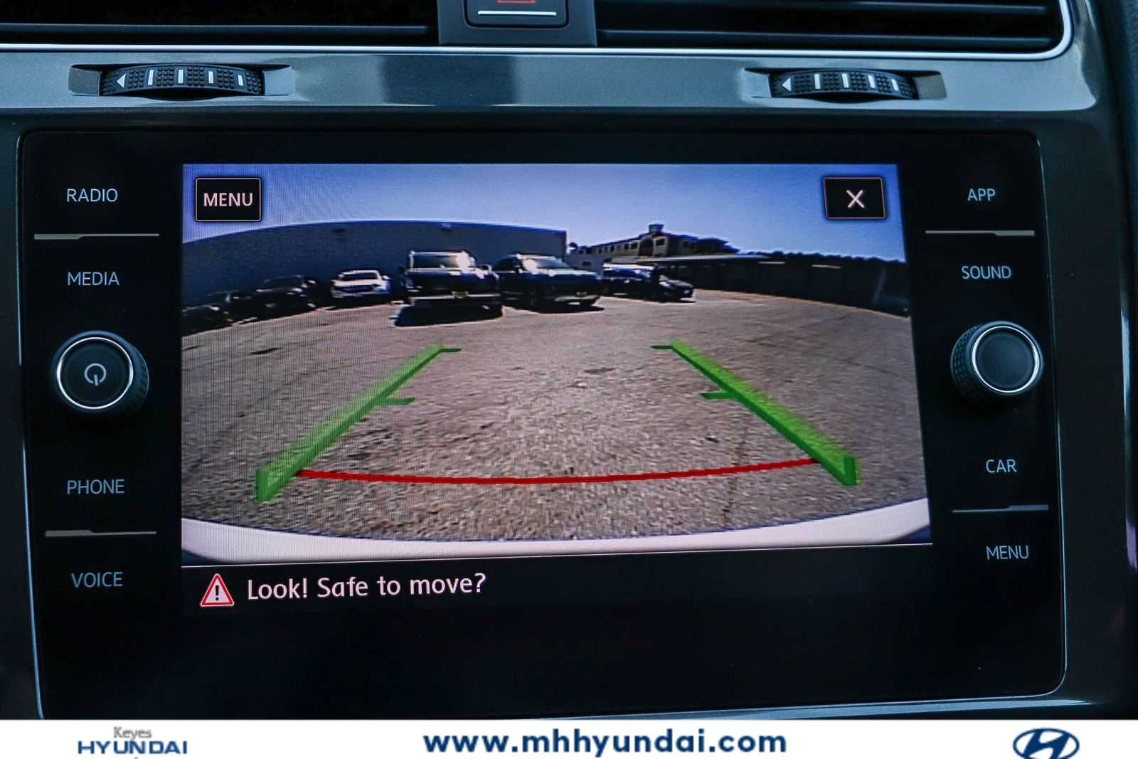 Thumbnail: 2017 Volkswagen e-Golf - 22