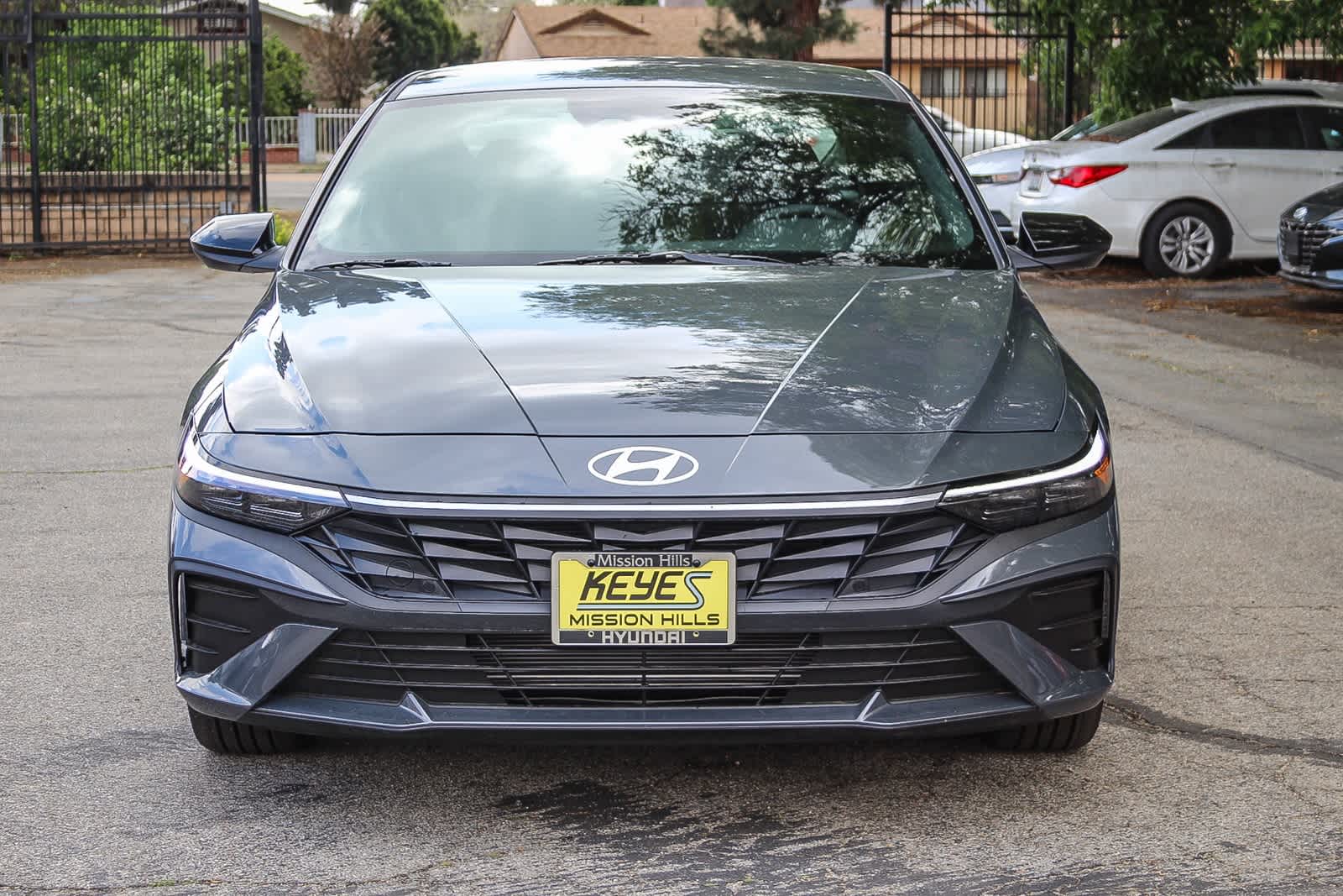 2025 Hyundai Elantra SEL Sport photo 2