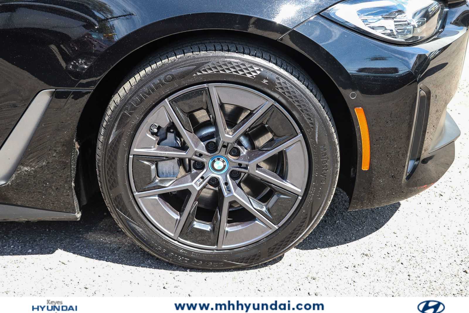 Thumbnail: 2023 BMW i4 - 8