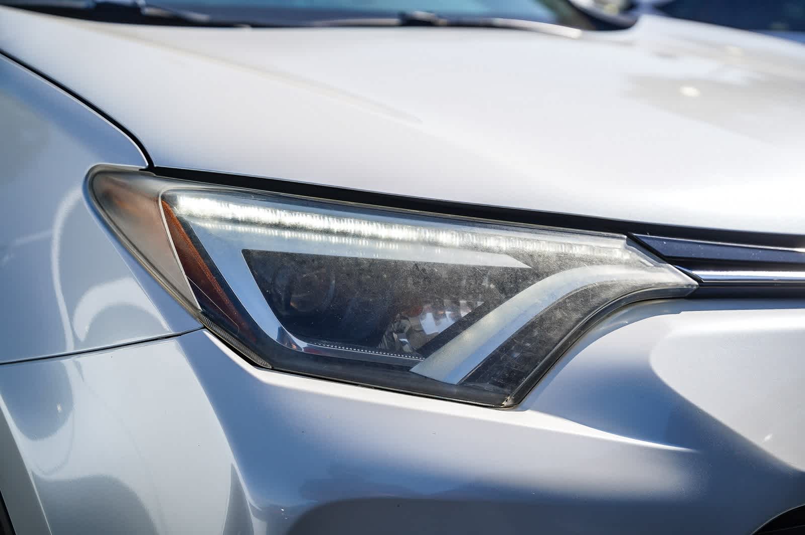 Thumbnail: 2018 Toyota RAV4 - 3