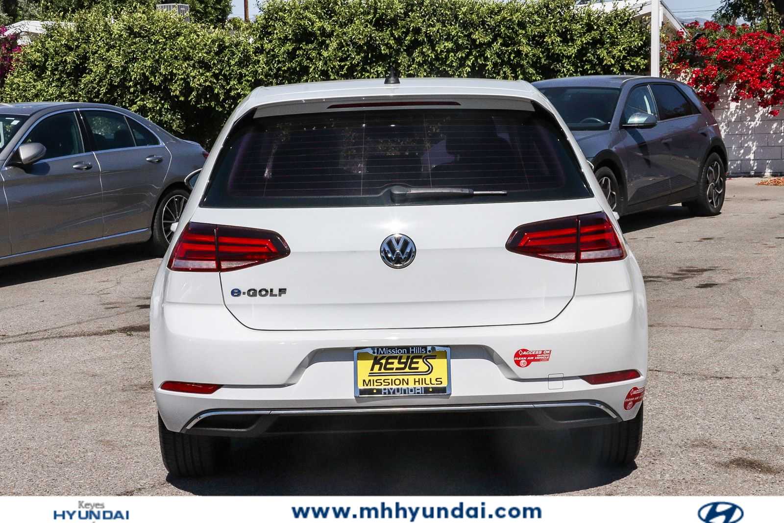 Thumbnail: 2017 Volkswagen e-Golf - 3