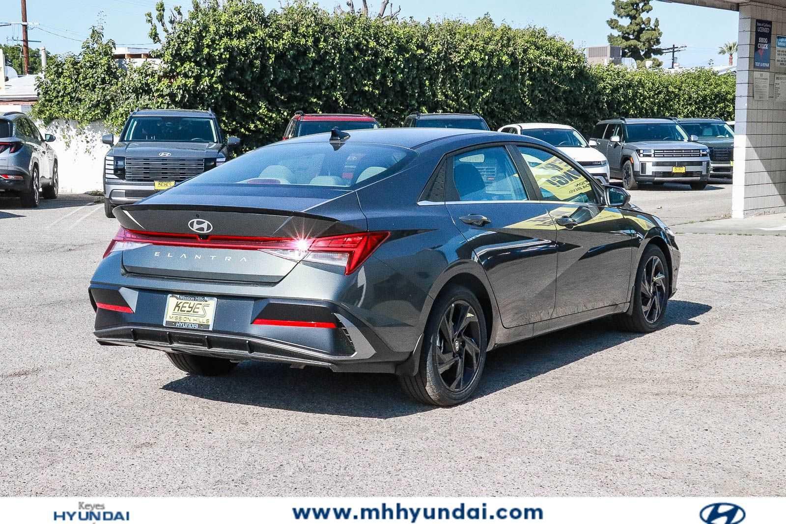 Thumbnail: 2026 Hyundai Elantra - 4