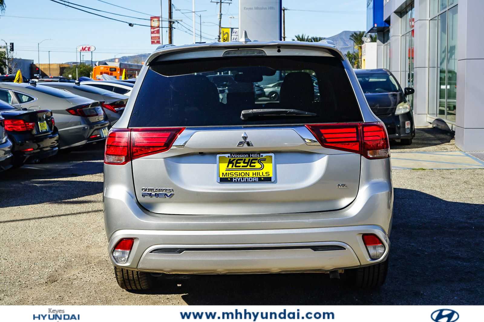 Thumbnail: 2022 Mitsubishi Outlander - 3