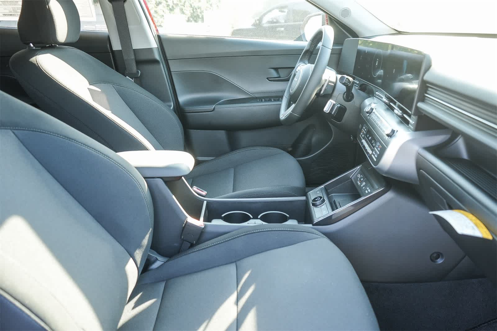 2025 Hyundai Kona SEL 24