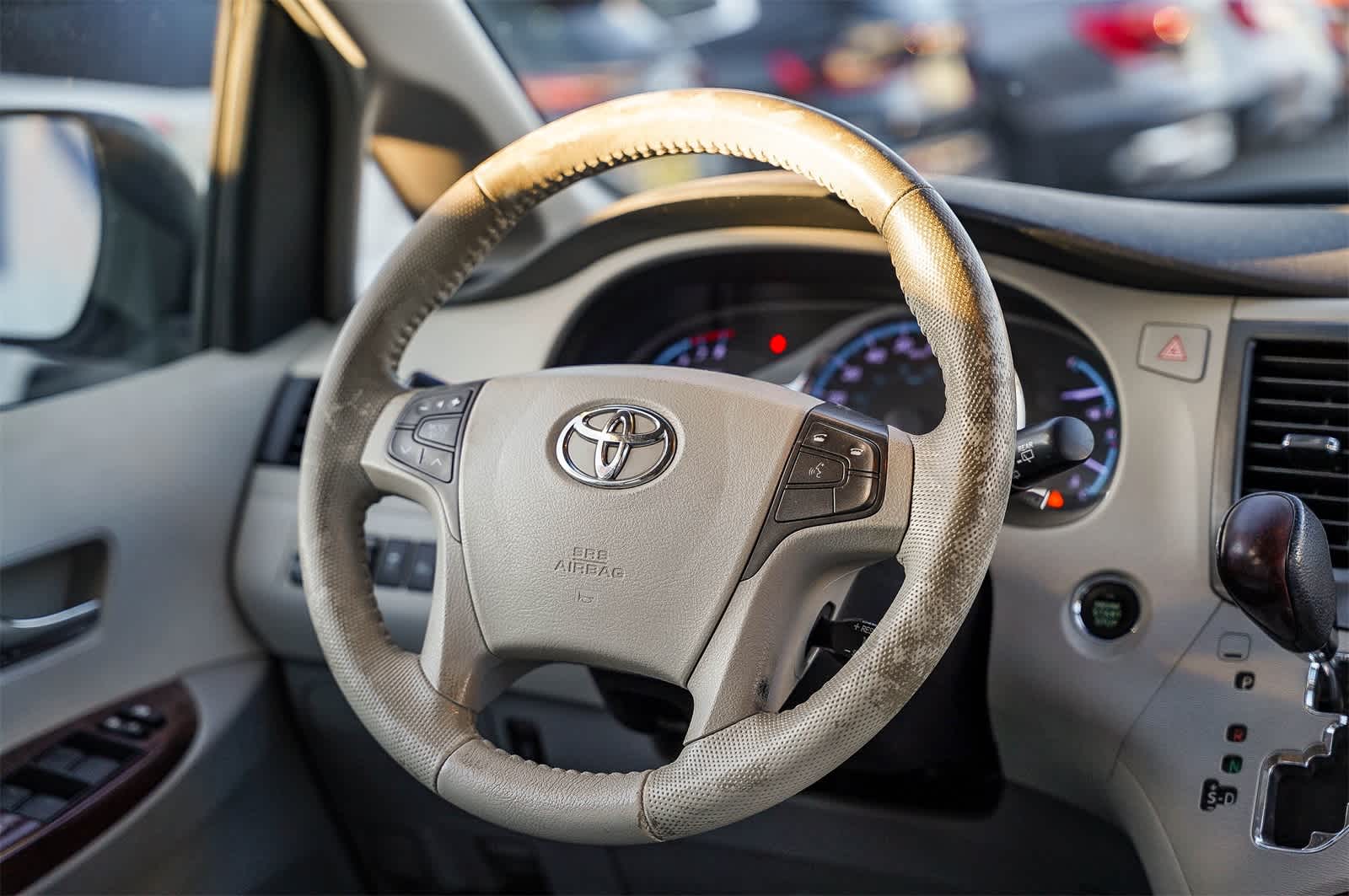 Thumbnail: 2013 Toyota Sienna - 15