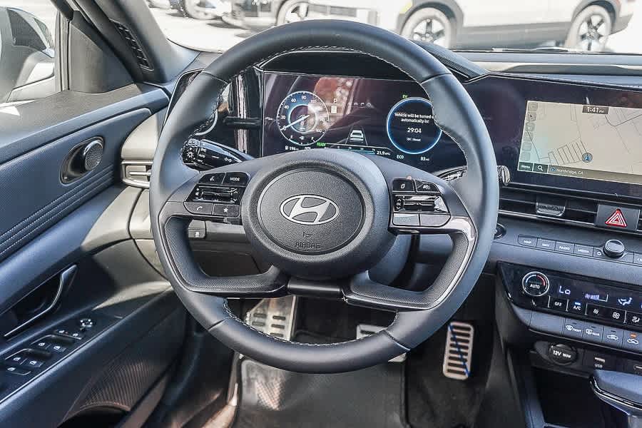 Thumbnail: 2025 Hyundai Elantra - 17