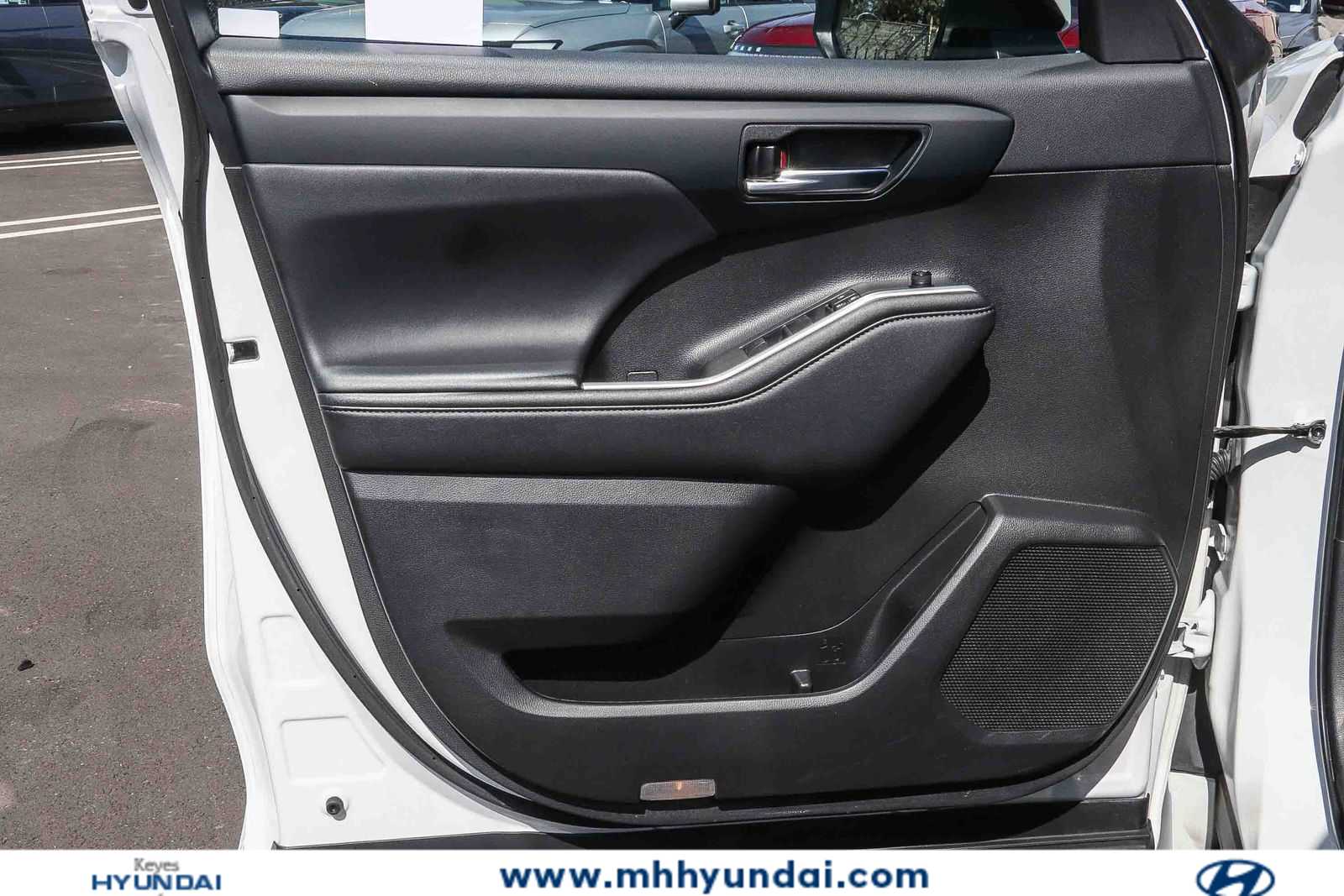 Thumbnail: 2023 Toyota Highlander - 21