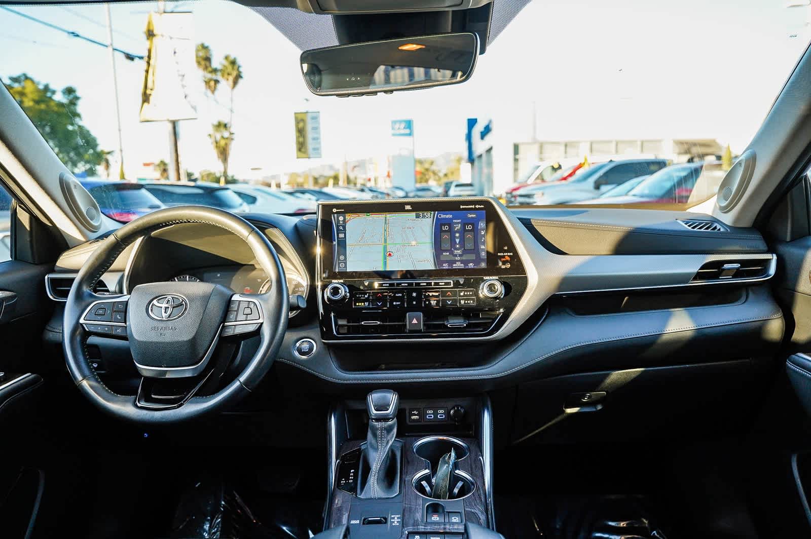 Thumbnail: 2022 Toyota Highlander - 12