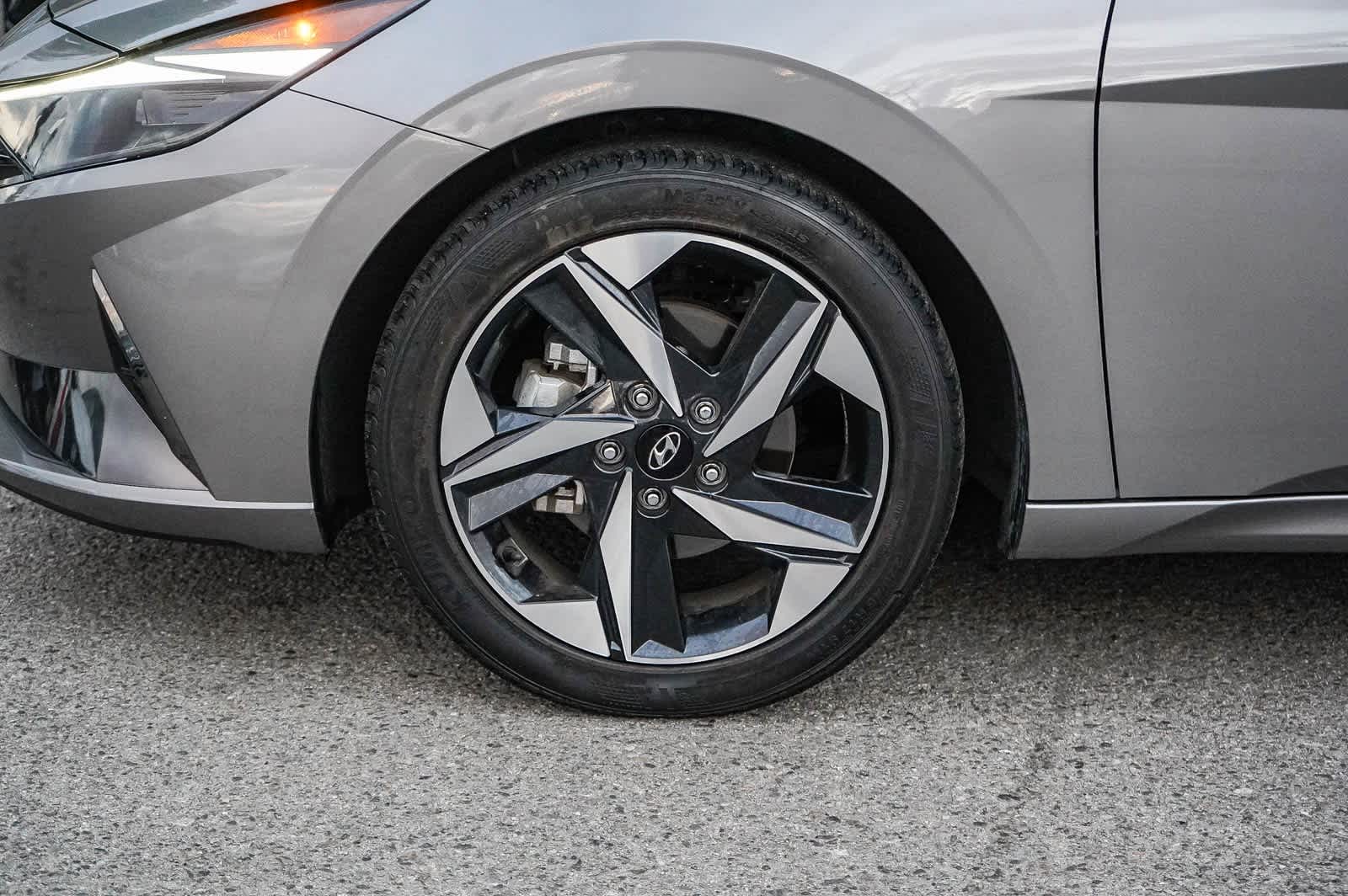 Thumbnail: 2022 Hyundai Elantra - 4