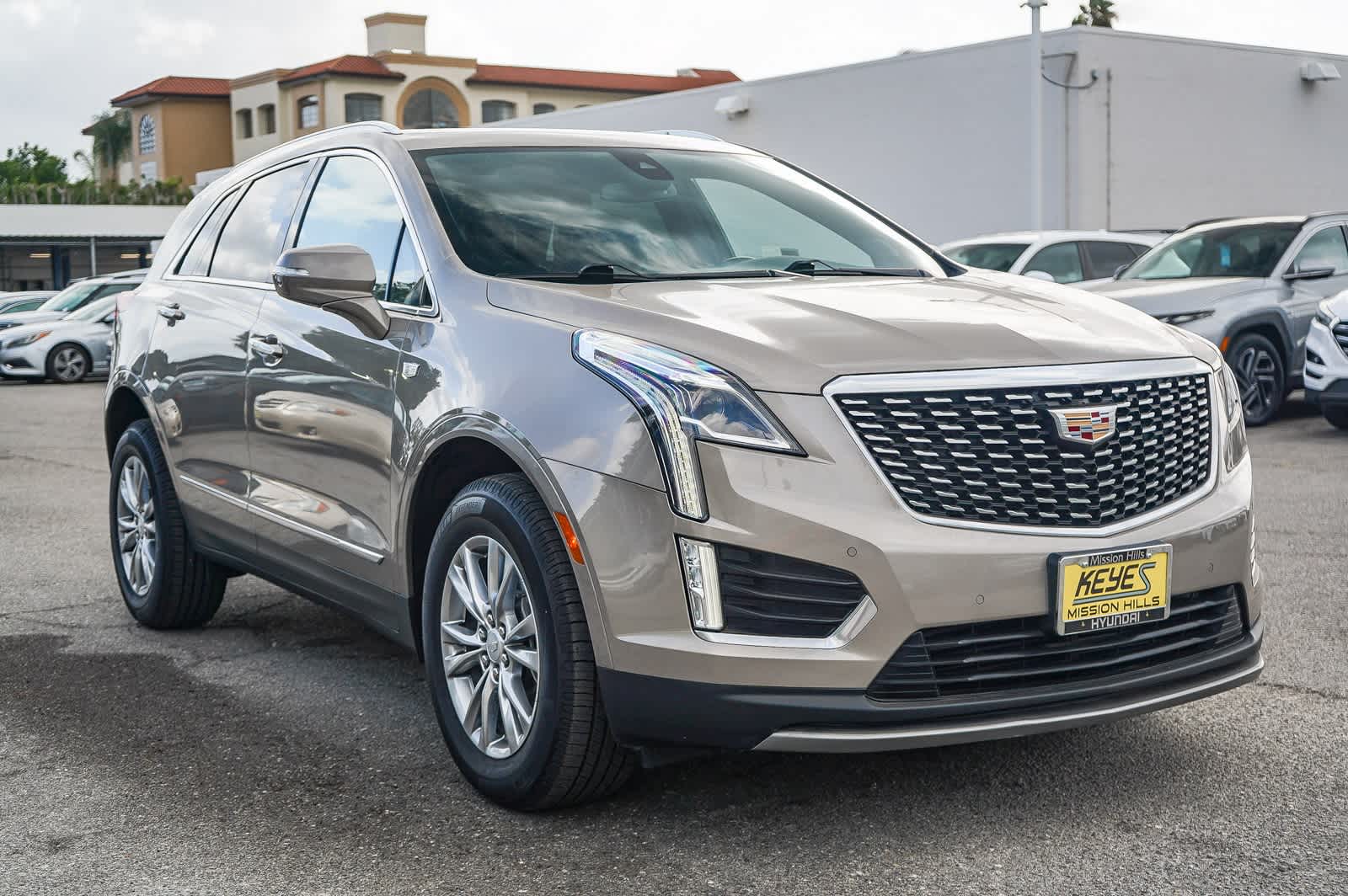 Thumbnail: 2022 Cadillac XT5 - 3
