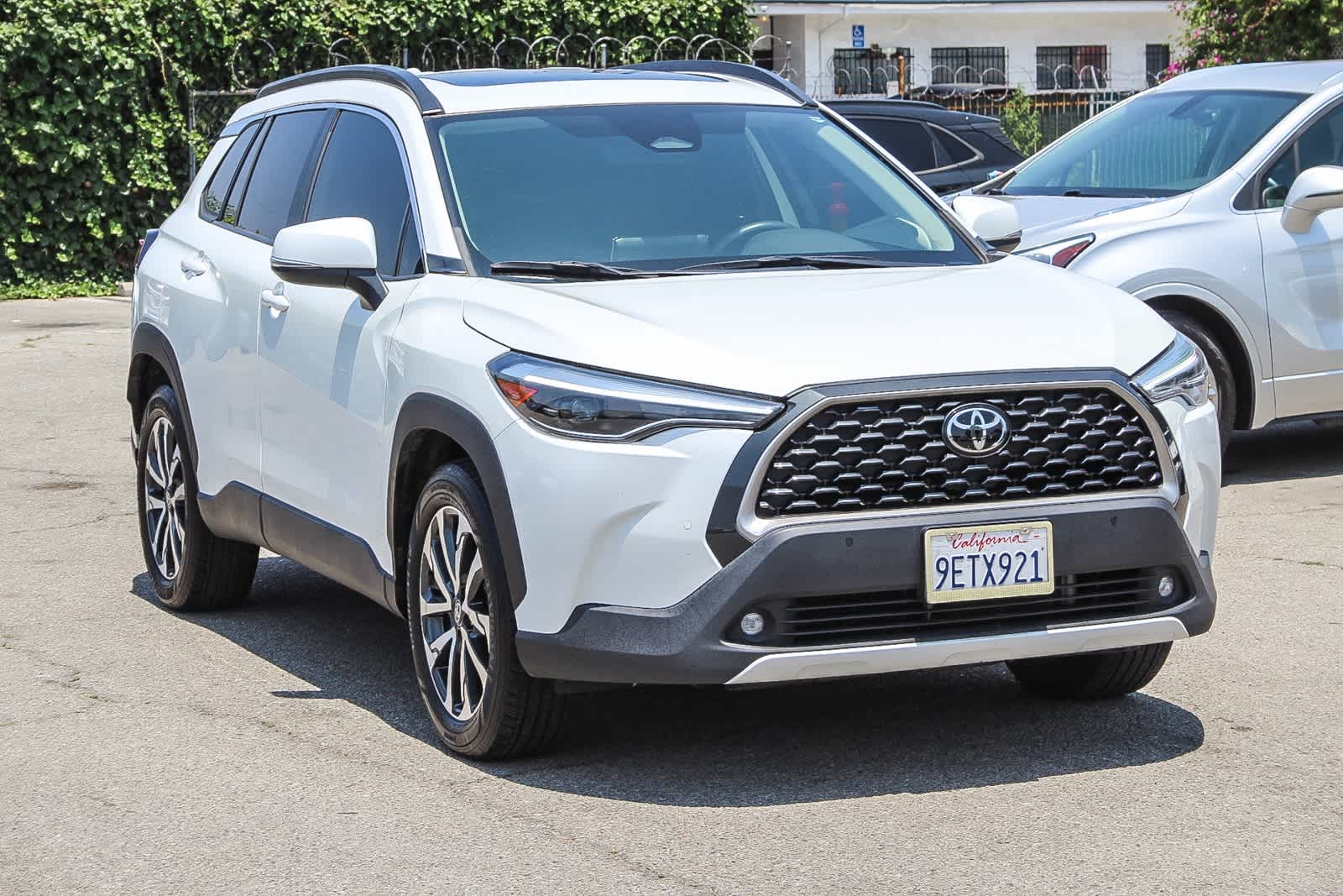 2023 Toyota Corolla Cross XLE 3