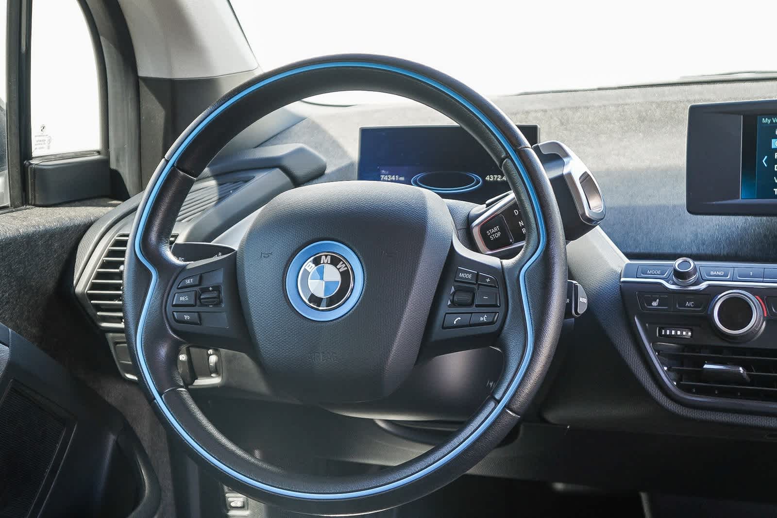 Thumbnail: 2019 BMW i3 - 15