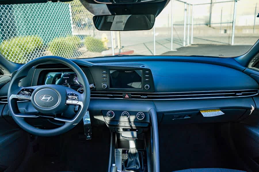 Thumbnail: 2025 Hyundai Elantra - 17