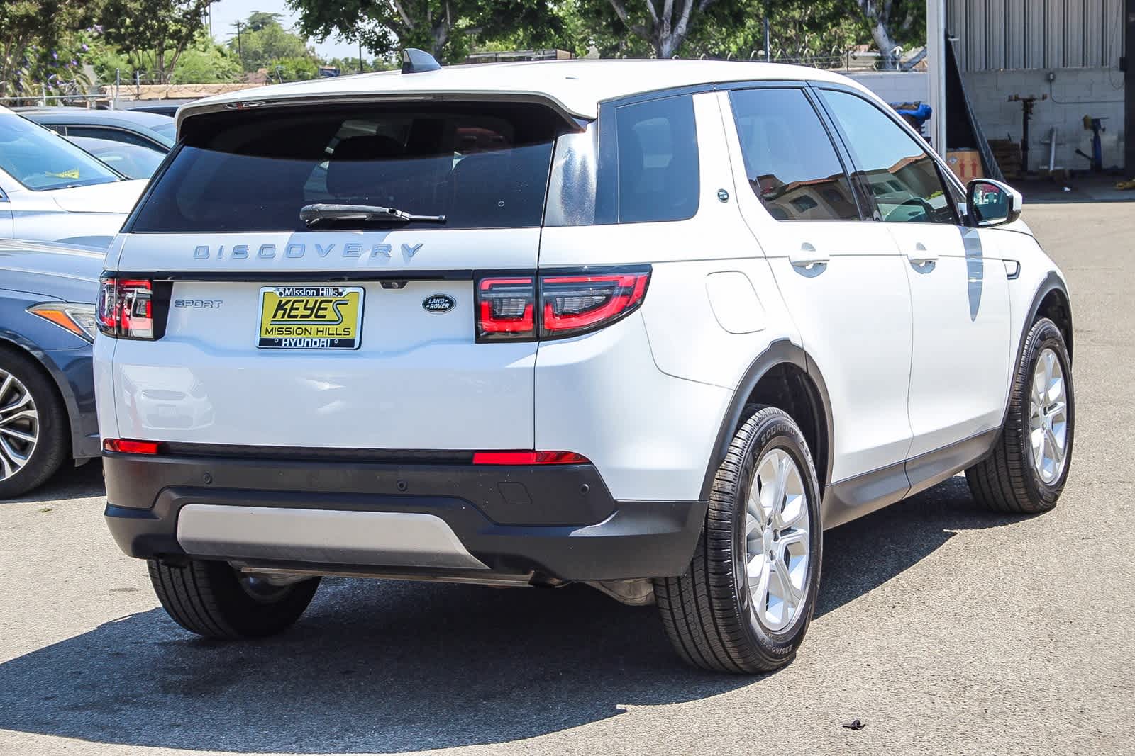 Thumbnail: 2022 Land Rover Discovery Sport - 4