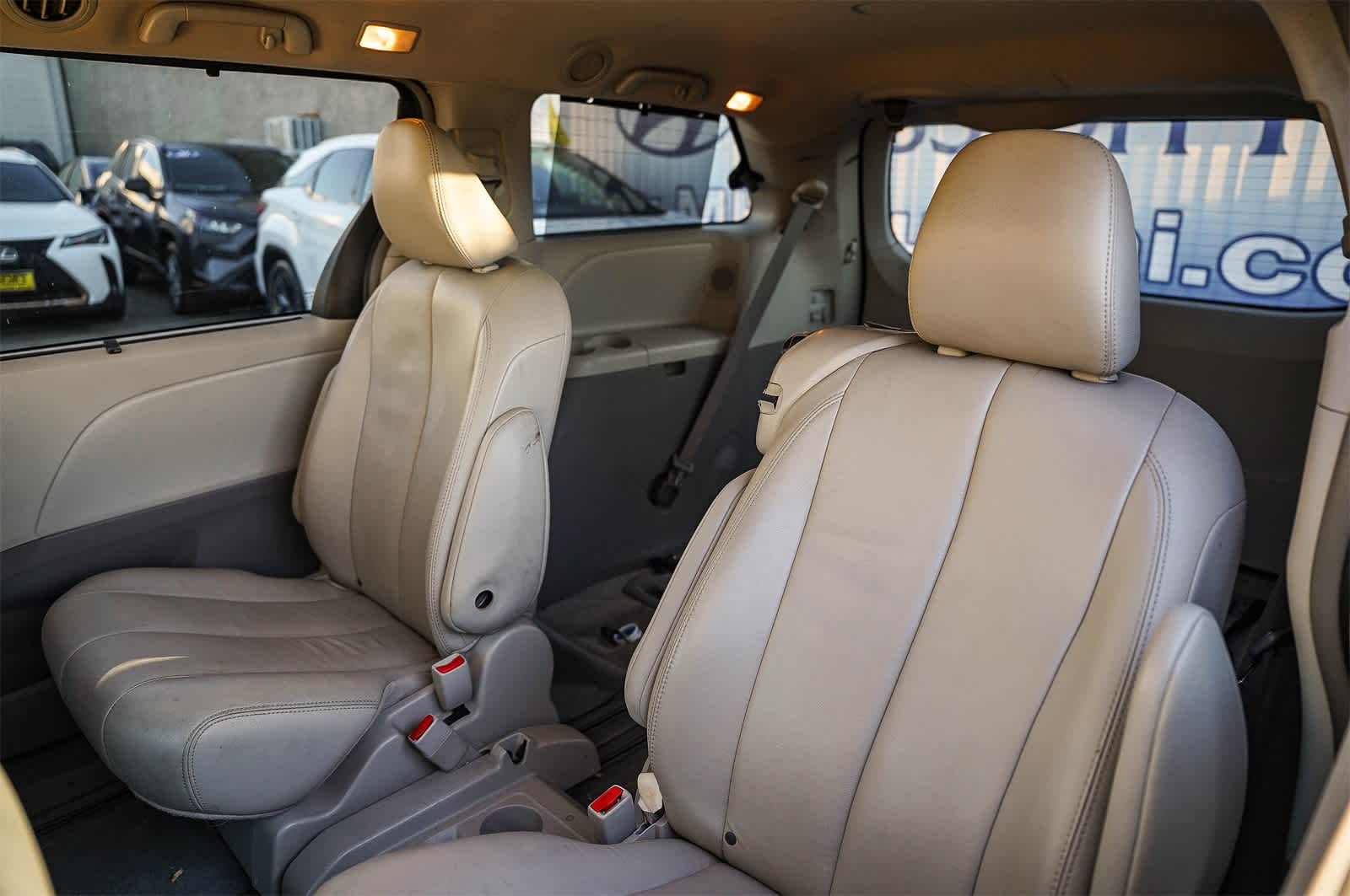 Thumbnail: 2013 Toyota Sienna - 18