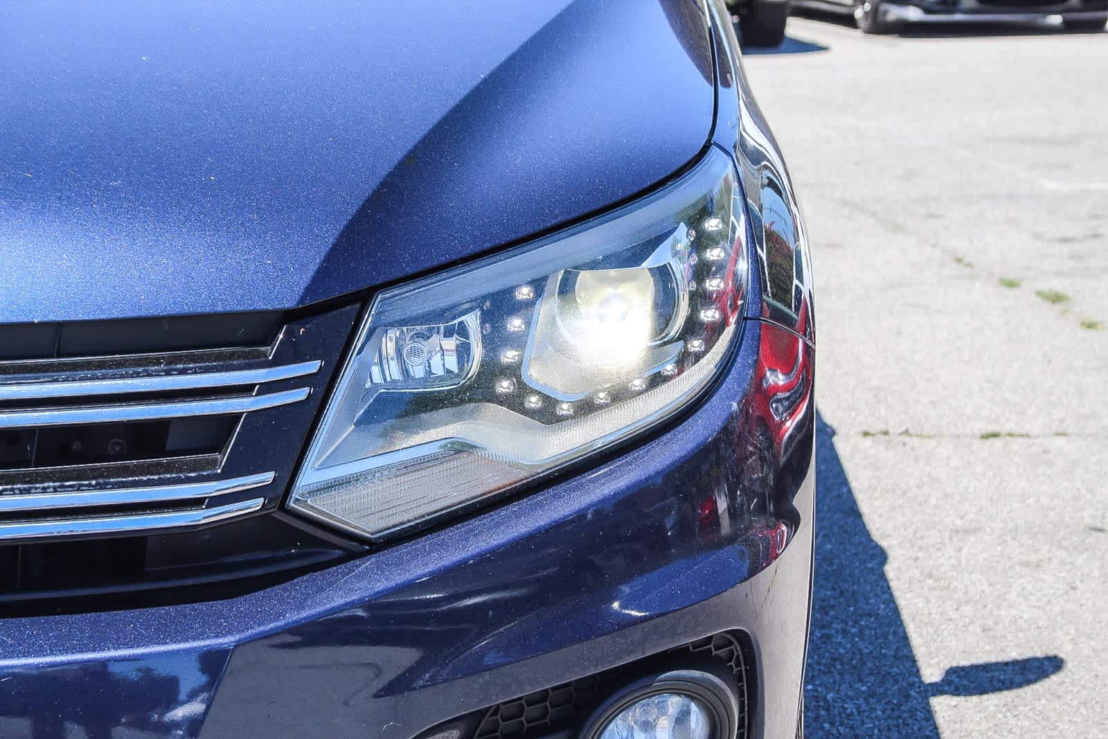 Thumbnail: 2016 Volkswagen Tiguan - 10