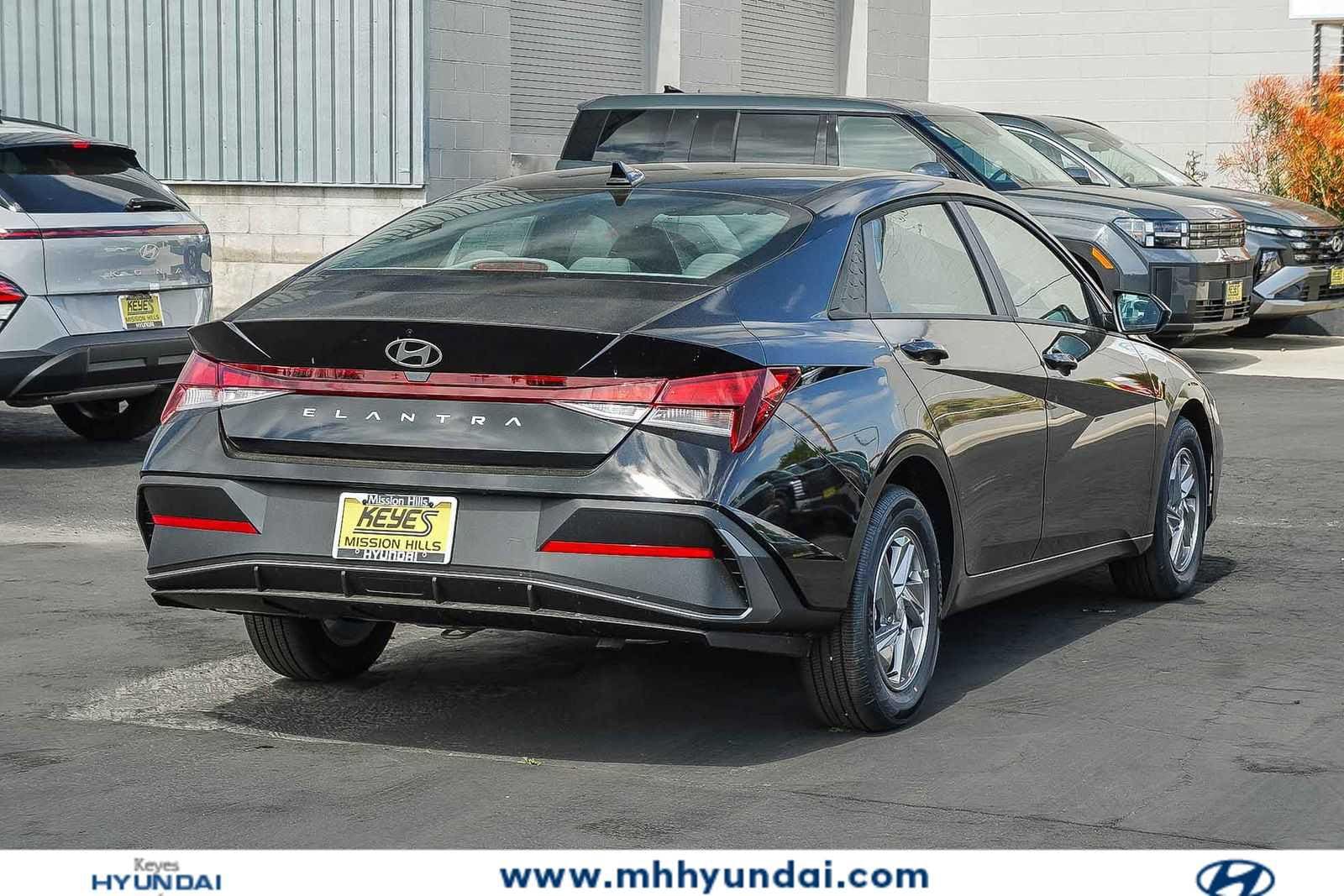 Thumbnail: 2026 Hyundai Elantra - 4