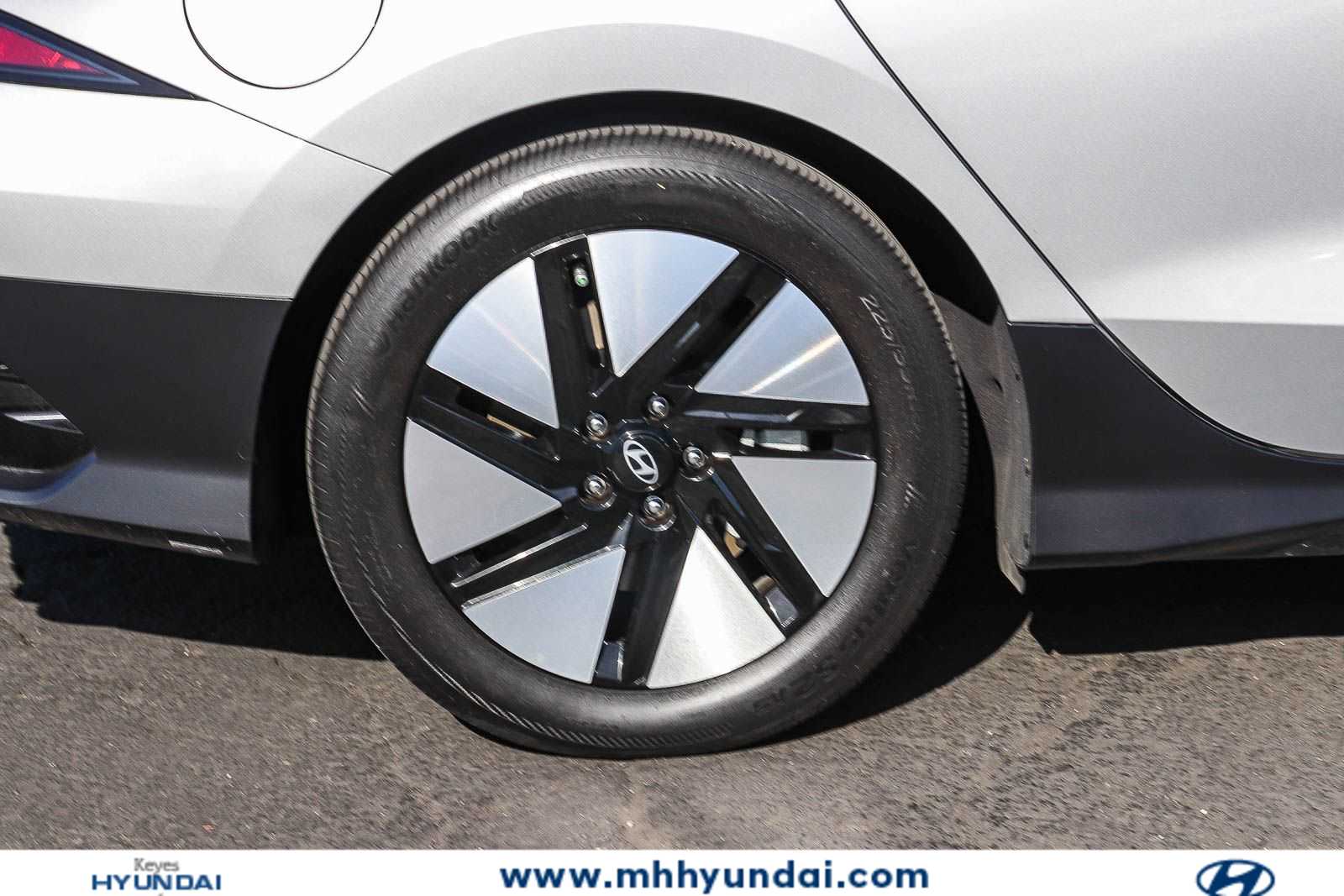 Thumbnail: 2023 Hyundai Ioniq 6 - 9