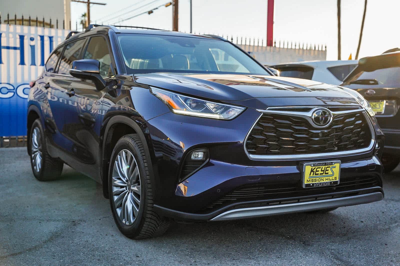 Thumbnail: 2022 Toyota Highlander - 3