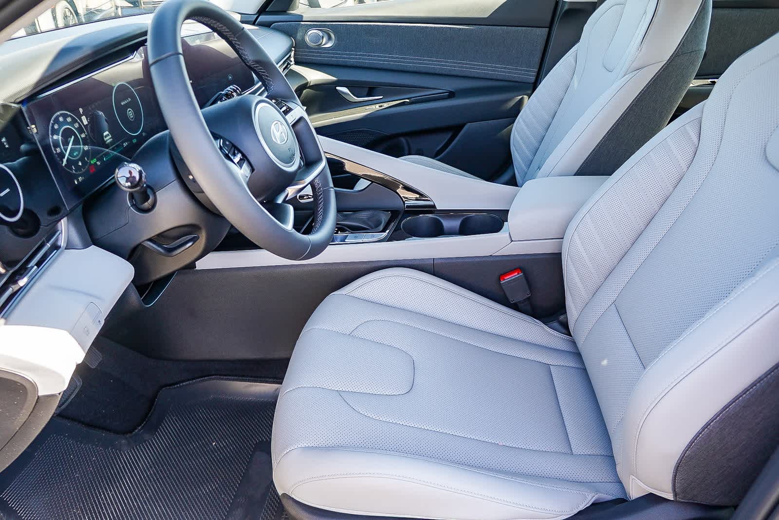 Thumbnail: 2025 Hyundai Elantra - 22