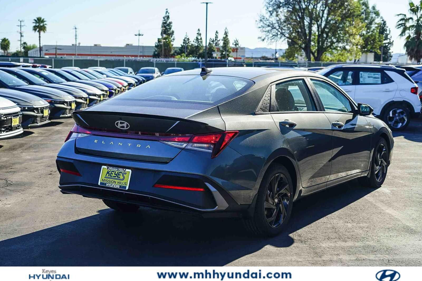 Thumbnail: 2026 Hyundai Elantra - 4