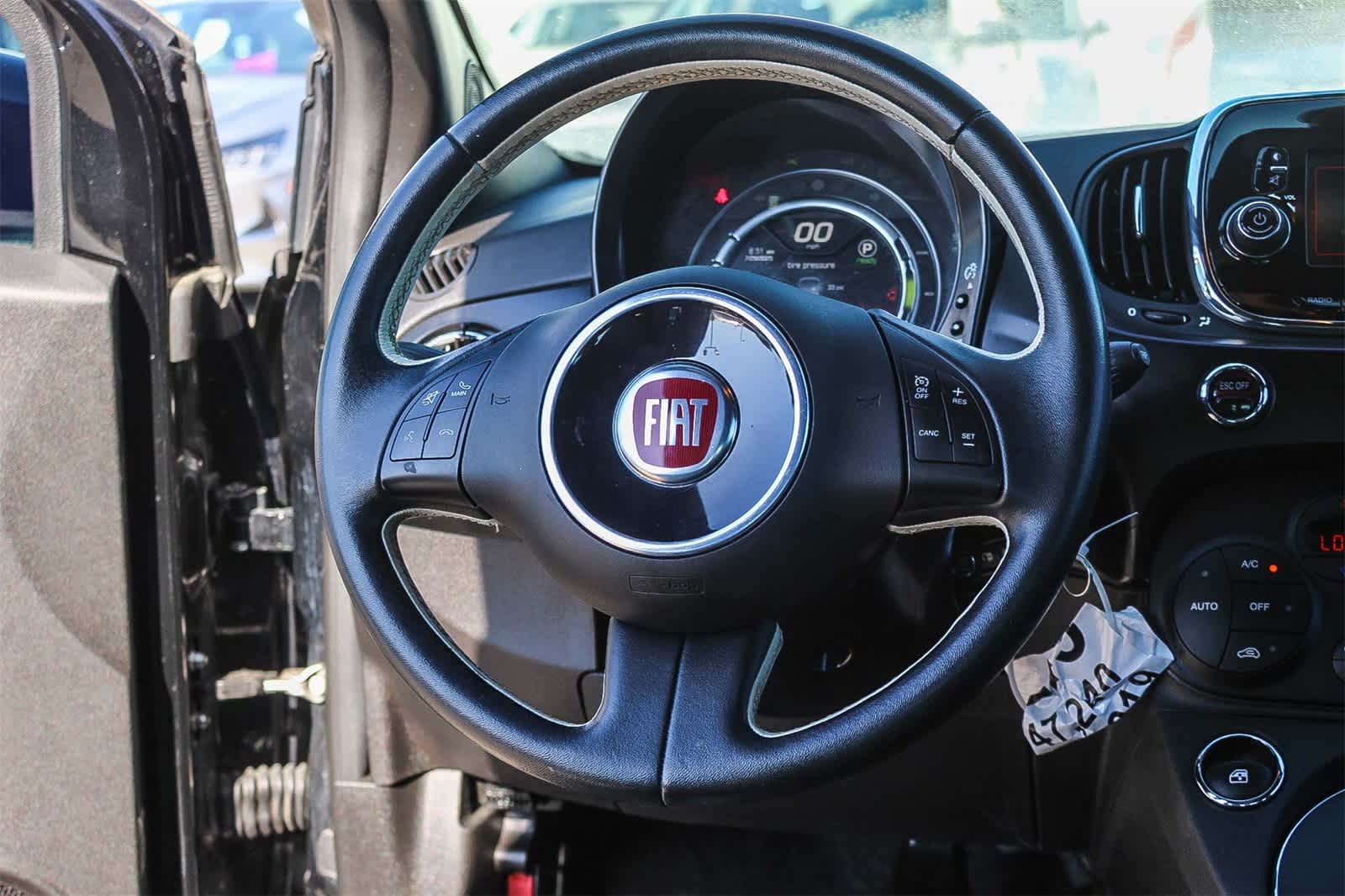 Thumbnail: 2019 Fiat 500e - 16