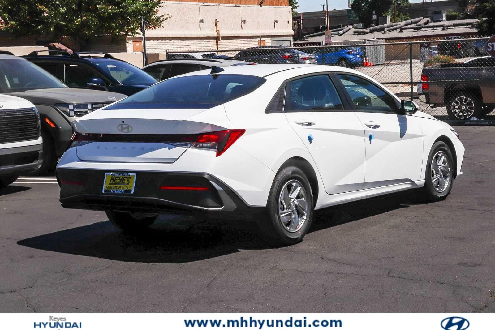 Thumbnail: 2026 Hyundai Elantra - 4