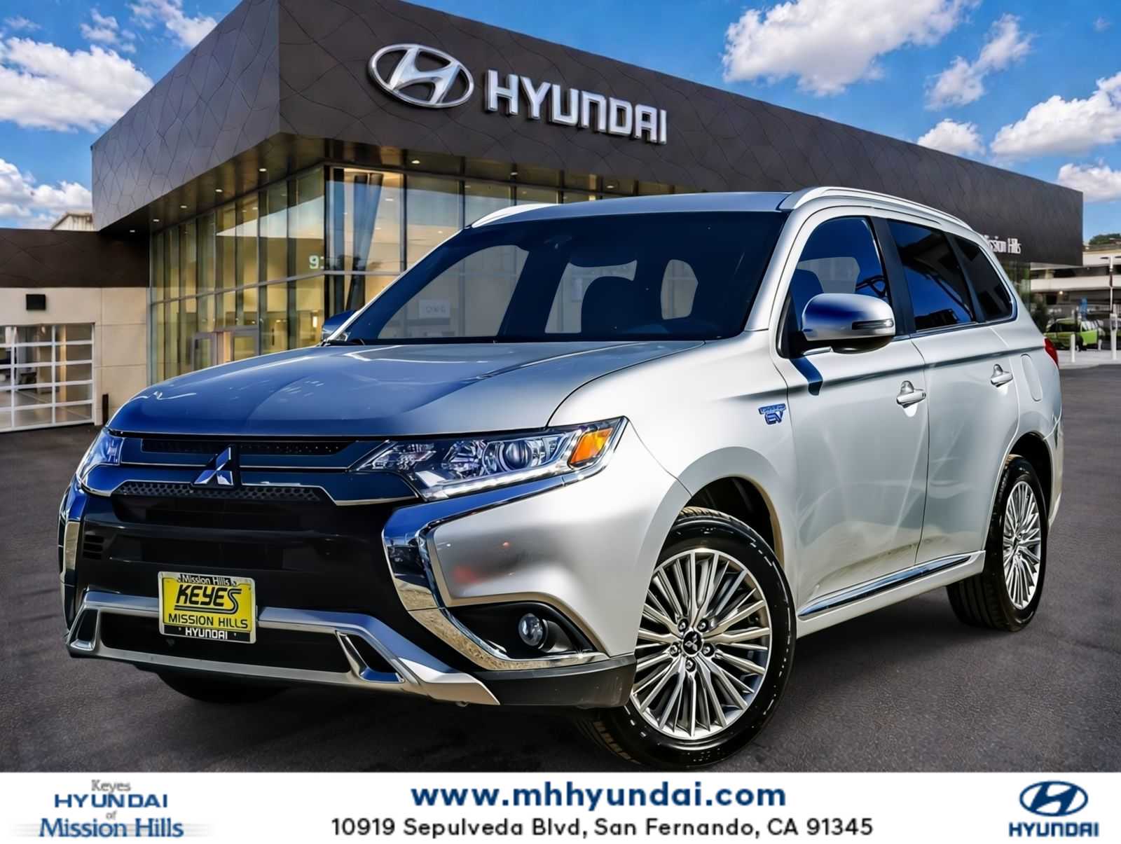 Thumbnail: 2022 Mitsubishi Outlander - 1