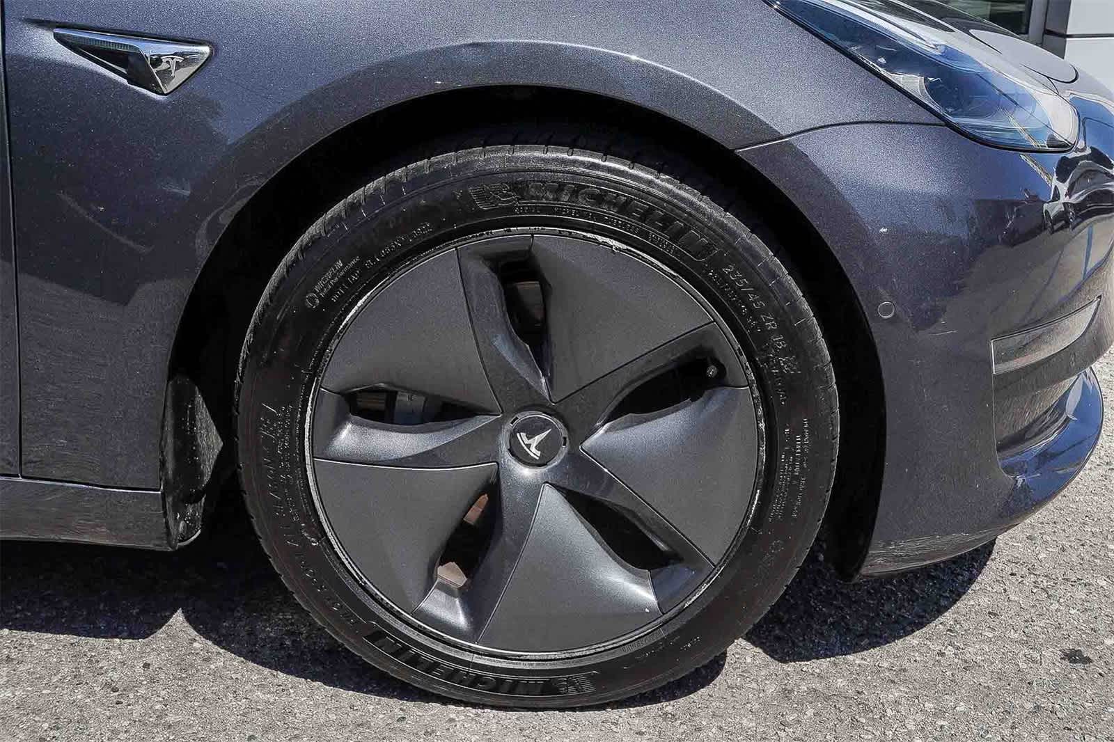 Thumbnail: 2018 Tesla Model 3 - 9