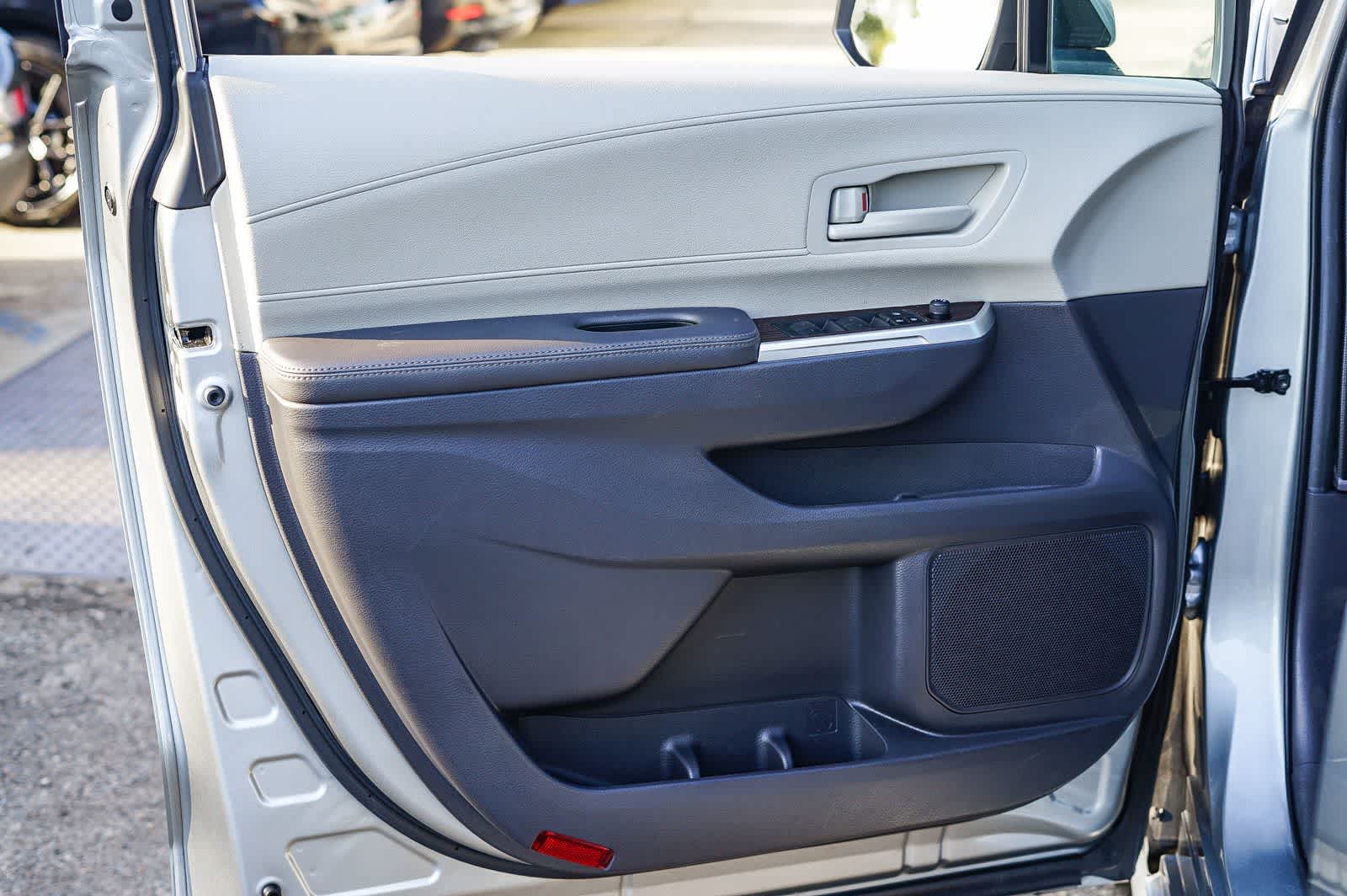 Thumbnail: 2024 Toyota Sienna - 21