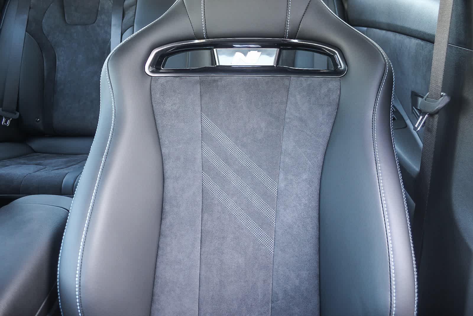 2025 Hyundai Elantra Base 24